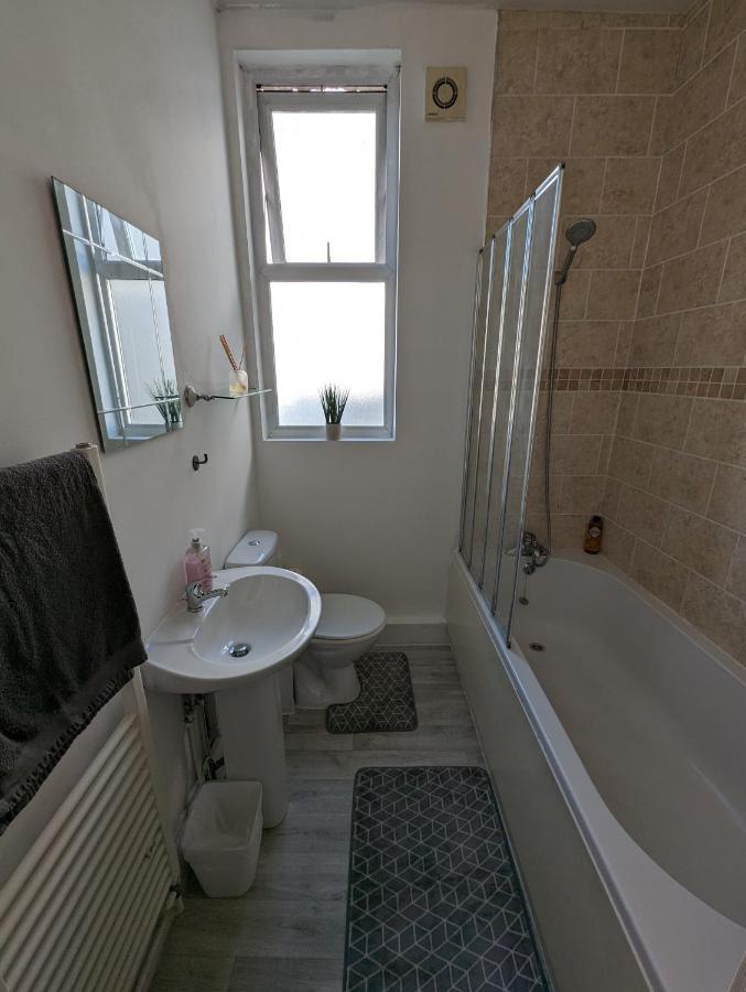 1 Bedroom Flat In جرافسيند المظهر الخارجي الصورة